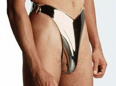 Un uomo ha effetti collaterali dopo aver applicato la pompa